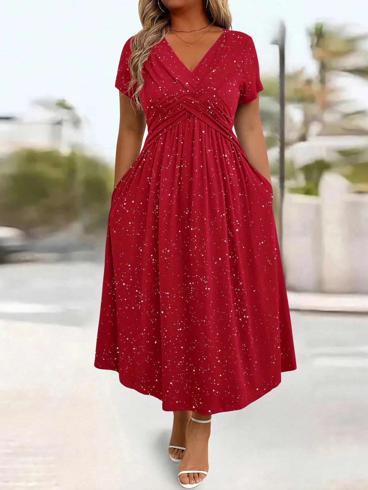 Vestido Midi Estampado com Decote V e Cintura Marcada