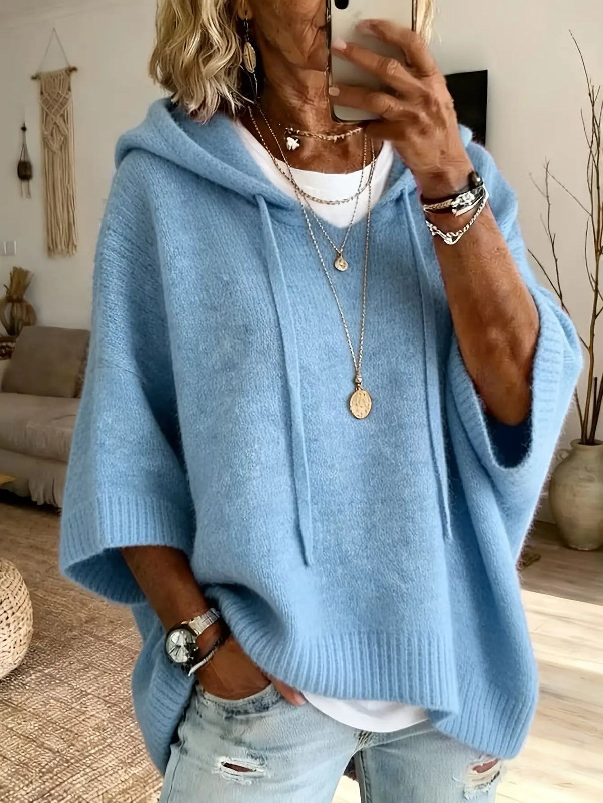 Poncho Donna in Maglia con Cappuccio – Comfort ed Eleganza per l'Autunno