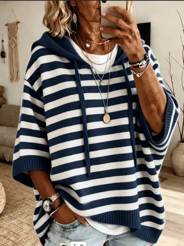 Poncho Donna in Maglia con Cappuccio – Comfort ed Eleganza per l'Autunno