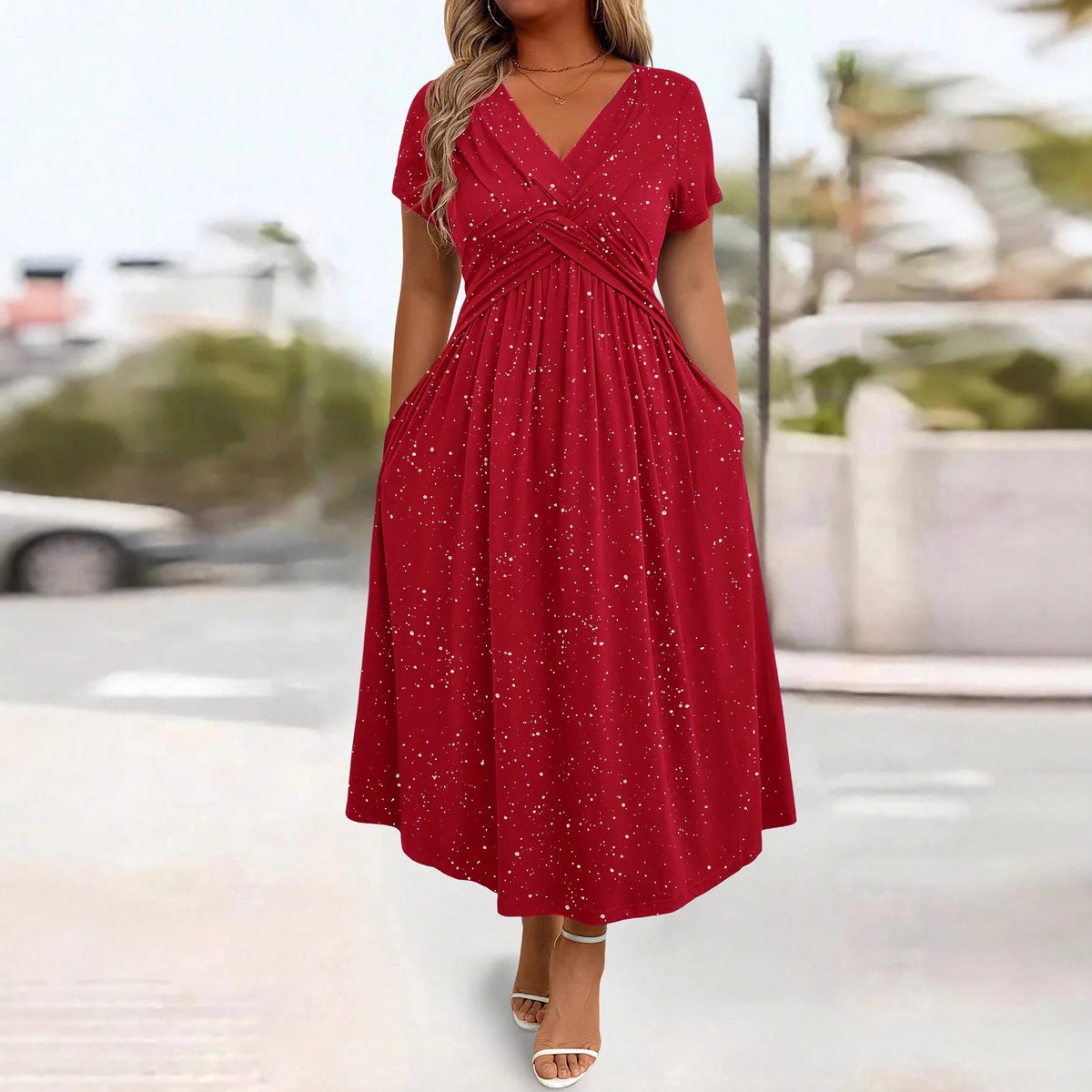 Vestido Midi Estampado com Decote V e Cintura Marcada