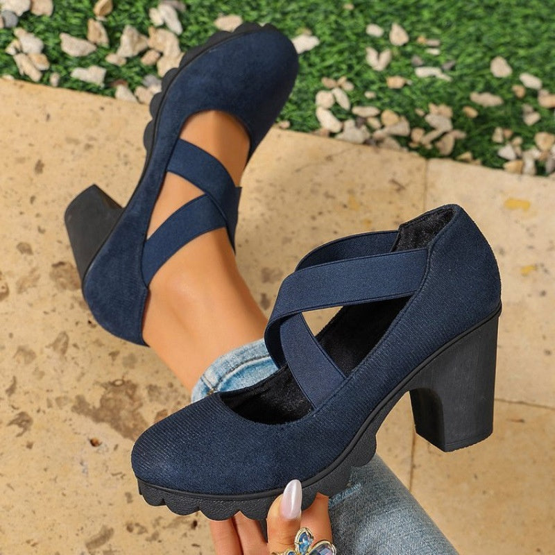 Zapatos Mary Jane de mujer con plataforma, tiras cruzadas y tacón alto.